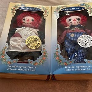 Raggedy Ann and Raggedy Andy by Johnny Gruell .